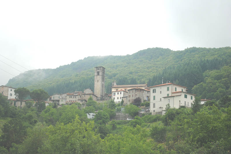 SAN ROMANO IN GARFAGNANA: PANORAMA 1' IMMAGINE